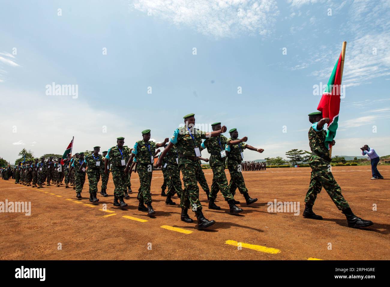 191108 -- JINJA, 8 novembre 2019 Xinhua -- soldati militari burundesi prendono parte a una parata durante la dodicesima edizione dell'esercitazione del posto di comando delle forze armate della Comunità dell'Africa orientale EAC a Jinja, Uganda, 7 novembre 2019. Foto di Hajarah Nalwadda/Xinhua UGANDA-JINJA-EAC-ARMY FORCES COMMAND POST EXERCISE PUBLICATIONxNOTxINxCHN Foto Stock