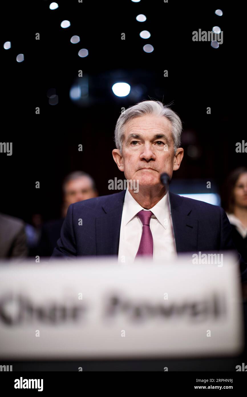 191113 -- WASHINGTON, 13 novembre 2019 -- il presidente della Federal Reserve statunitense Jerome Powell testimonia davanti al Comitato economico congiunto del Congresso sulle prospettive economiche di Capitol Hill a Washington D.C., negli Stati Uniti, il 13 novembre 2019. L'attuale posizione della politica monetaria degli Stati Uniti è probabile che rimanga appropriata finché l'economia degli Stati Uniti rimane sulla buona strada, ha detto Jerome Powell mercoledì in un'audizione tenuta dal Comitato economico congiunto del Congresso. Foto di /Xinhua U.S.-WASHINGTON D.C.-FED-POWELL-HEARING TingxShen PUBLICATIONxNOTxINxCHN Foto Stock