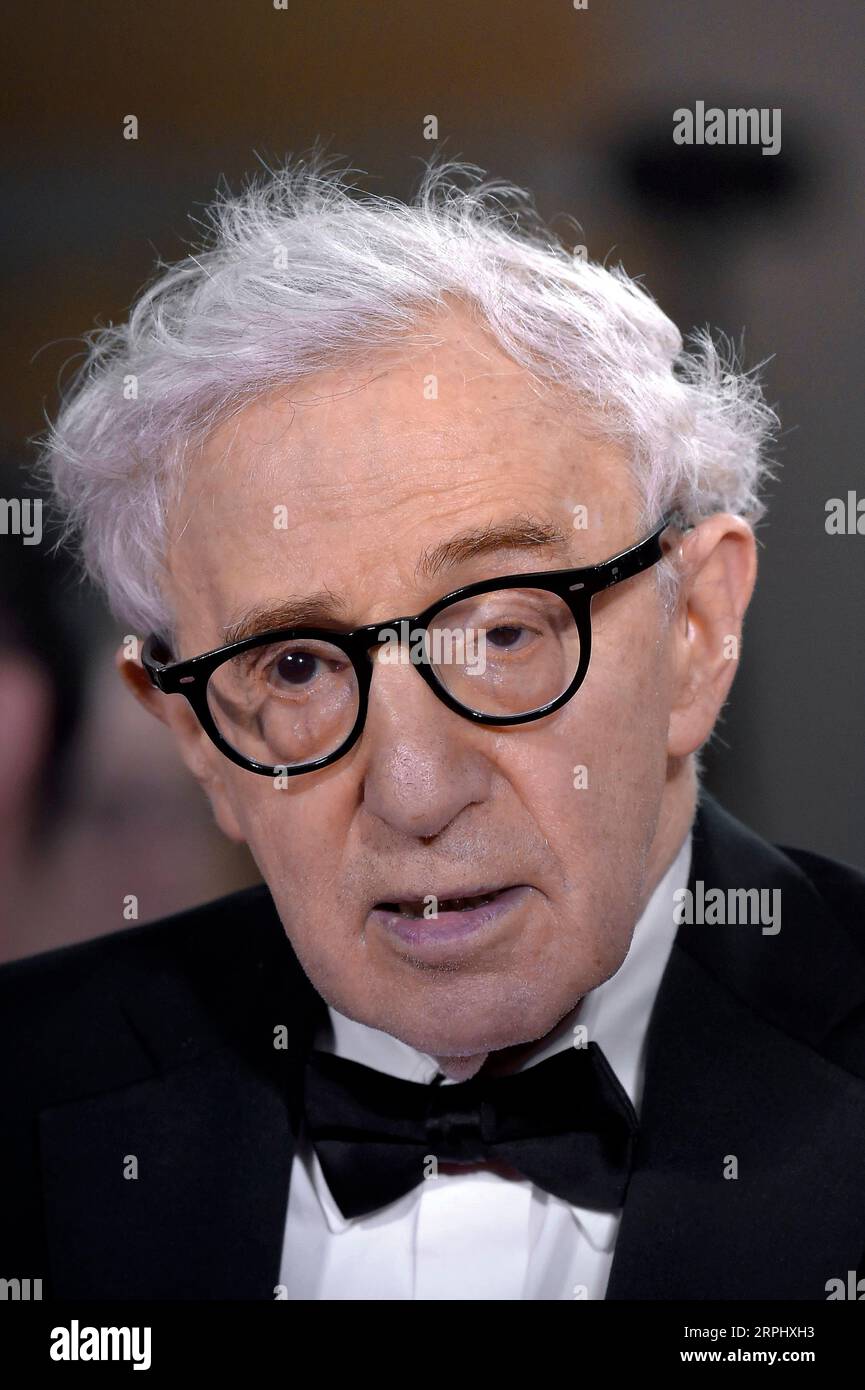 Venezia, Italia. 4 settembre 2023. Woody Allen arriva sul tappeto rosso per il film "Coup De Chance" alla 80a Mostra Internazionale del Cinema di Venezia 2023 il 4 settembre 2023 a Venezia. Foto di Rocco Spaziani/UPI Credit: UPI/Alamy Live News Foto Stock