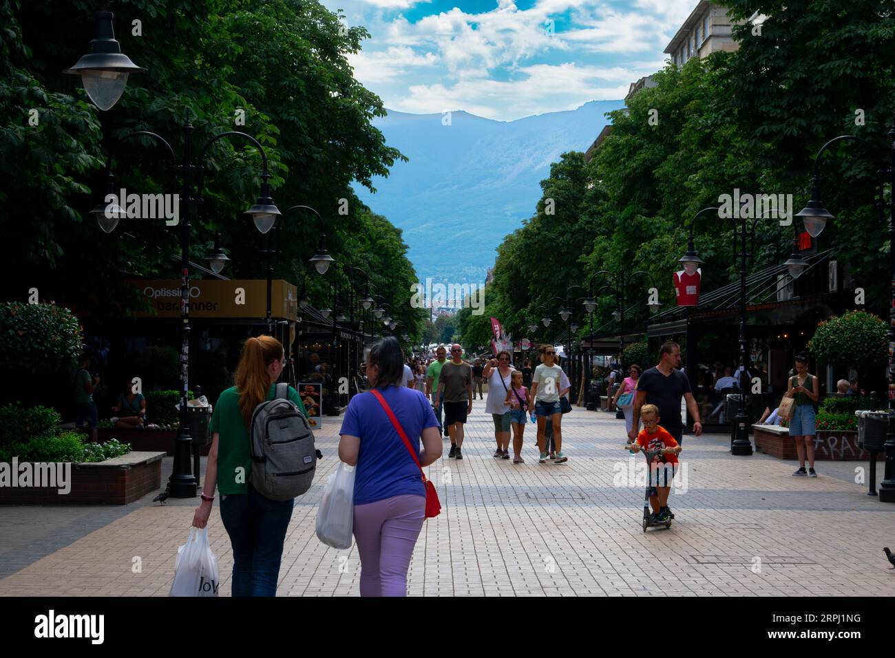 Sofia, Bulgaria. 19 agosto 2023. Vitosha Boulevard, la principale strada commerciale del centro Foto Stock
