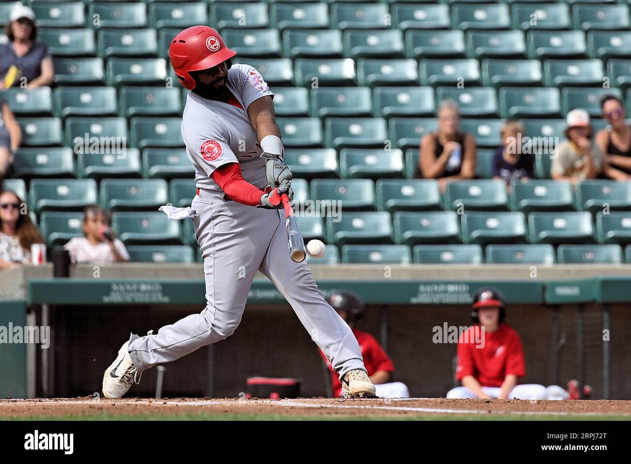 Winnipeg Goldeyes Miles Simington (14) oscilla su un campo durante la partita dei FM Redhawks contro i Winnipeg Goldeyes nel baseball professionistico della American Association al Newman Outdoor Field di Fargo, ND, domenica 4 settembre 2023. Winnipeg ha vinto 7-2. Foto di Russell Hons/CSM Foto Stock