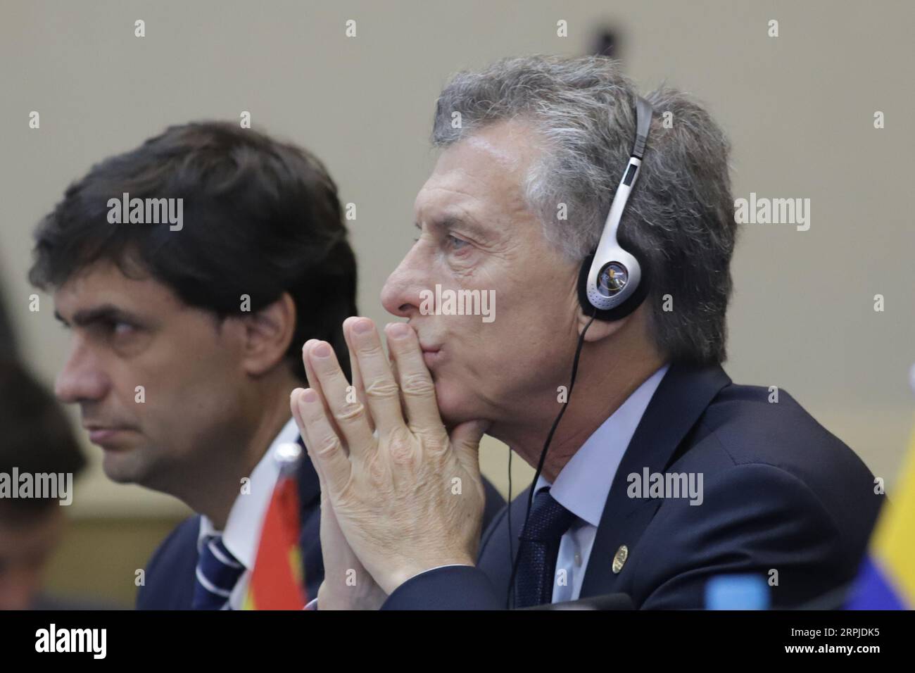 191206 -- BENTO GONCALVES, 6 dicembre 2019 -- il presidente argentino Mauricio Macri partecipa al 55° vertice del mercato comune meridionale del Mercosur a Bento Goncalves, Brasile, 5 dicembre 2019. Il 55° vertice del Mercosur, che riunisce i paesi sudamericani Brasile, Argentina, Paraguay e Uruguay, ha aperto giovedì nella città brasiliana meridionale di Bento Goncalves. In qualità di ospite del vertice, il presidente brasiliano Jair Bolsonaro ha sottolineato la ripresa del blocco quest'anno, grazie agli accordi commerciali conclusi con l'Unione europea e l'Associazione europea di libero scambio EFTA. R Foto Stock