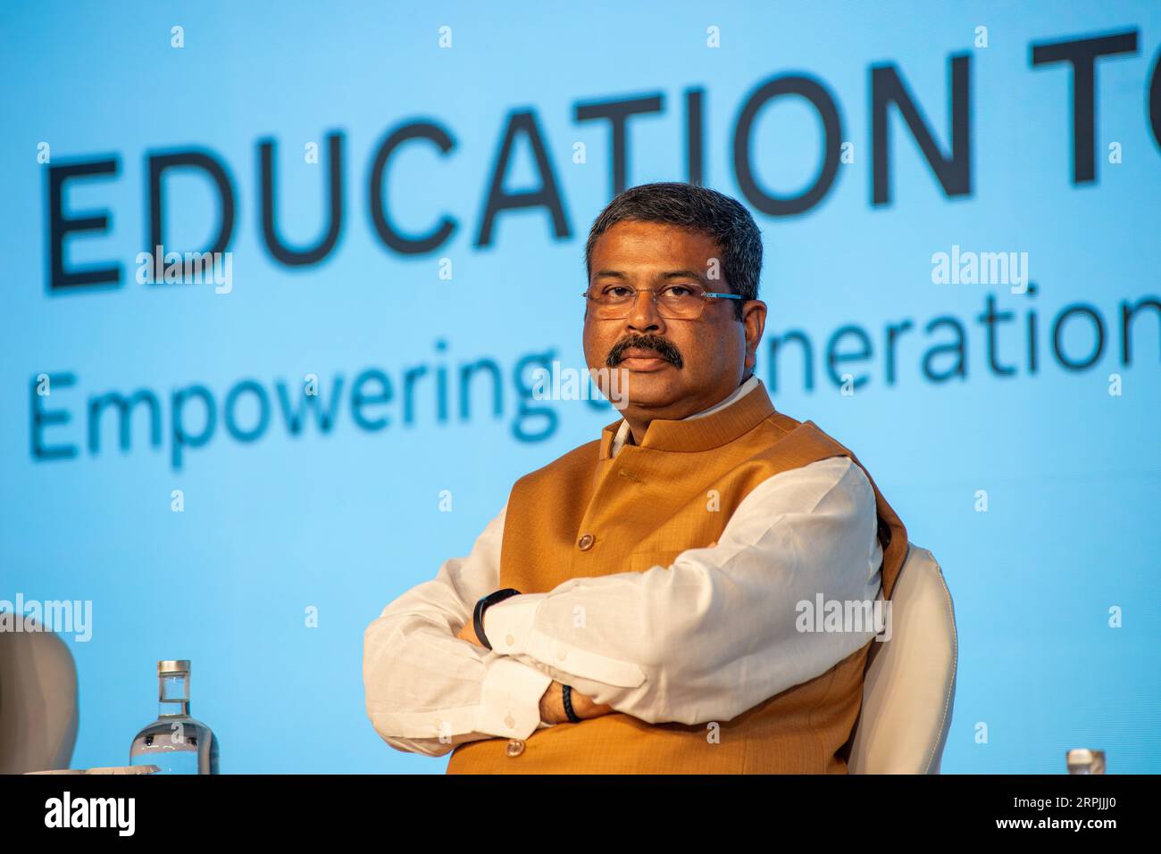 Nuova Delhi, India. 4 settembre 2023. Dharmendra Pradhan Ministro dell'istruzione indiano partecipa al lancio dell'iniziativa "Education to Entrepreneurship" a nuova Delhi. Meta (precedentemente Facebook) ha collaborato con il Ministero dell'istruzione e il Ministero dello sviluppo delle competenze e dell'imprenditorialità lanciano un'iniziativa chiamata "Education to Entrepreneurship" che dà potere a studenti, educatori e imprenditori. Credito: SOPA Images Limited/Alamy Live News Foto Stock