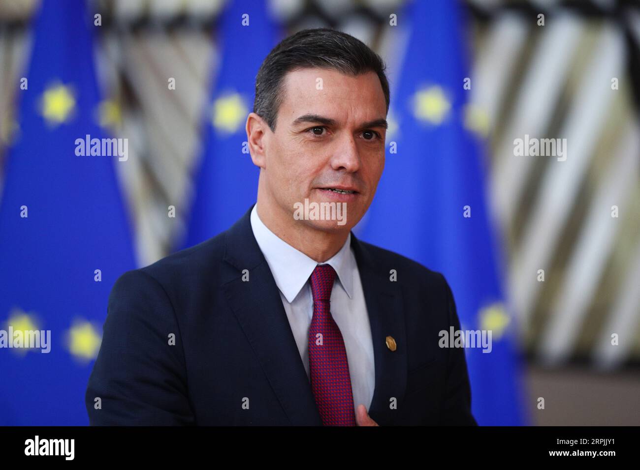 191212 -- BRUXELLES, 12 dicembre 2019 -- il primo ministro spagnolo Pedro Sanchez Perez-Castejon arriva per il vertice dell'UE presso la sede centrale dell'UE a Bruxelles, in Belgio, 12 dicembre 2019. Durante i due giorni di riunioni, i leader dei paesi dell'UE discuteranno argomenti come il cambiamento climatico, la Brexit, il futuro dell'Europa e così via. BELGIO-BRUXELLES-UE-VERTICE ZhengxHuansong PUBLICATIONxNOTxINxCHN Foto Stock