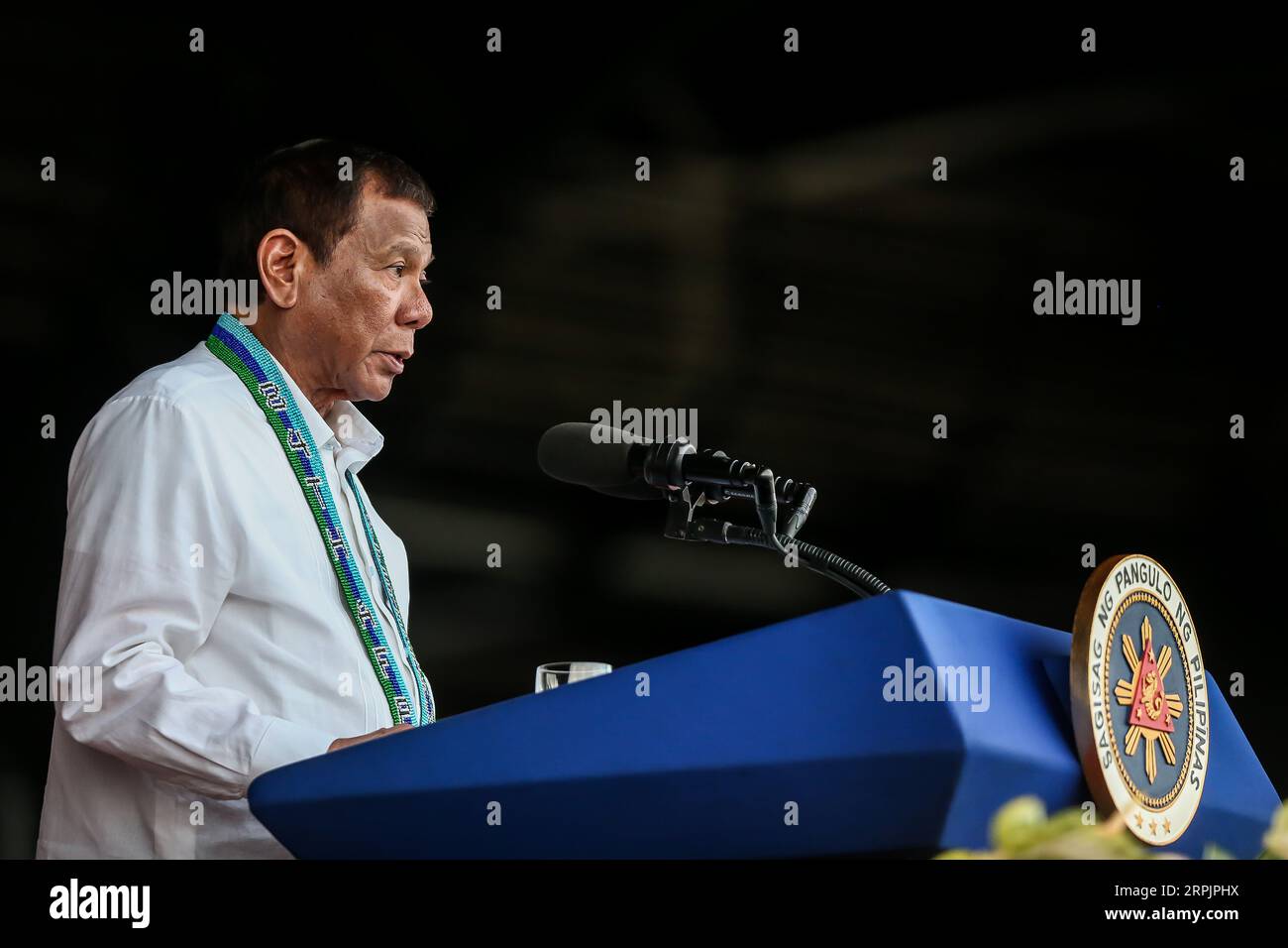 191217 -- QUEZON, 17 dicembre 2019 -- il presidente filippino Rodrigo Duterte parla durante la celebrazione del 84° anniversario delle forze Armate delle Filippine AFP all'interno di Camp Aguinaldo a Quezon City, Filippine, 17 dicembre 2019. FILIPPINE-QUEZON-FORZE ARMATE-84° ANNIVERSARIO ROUELLEXUMALI PUBLICATIONXNOTXINXCHN Foto Stock