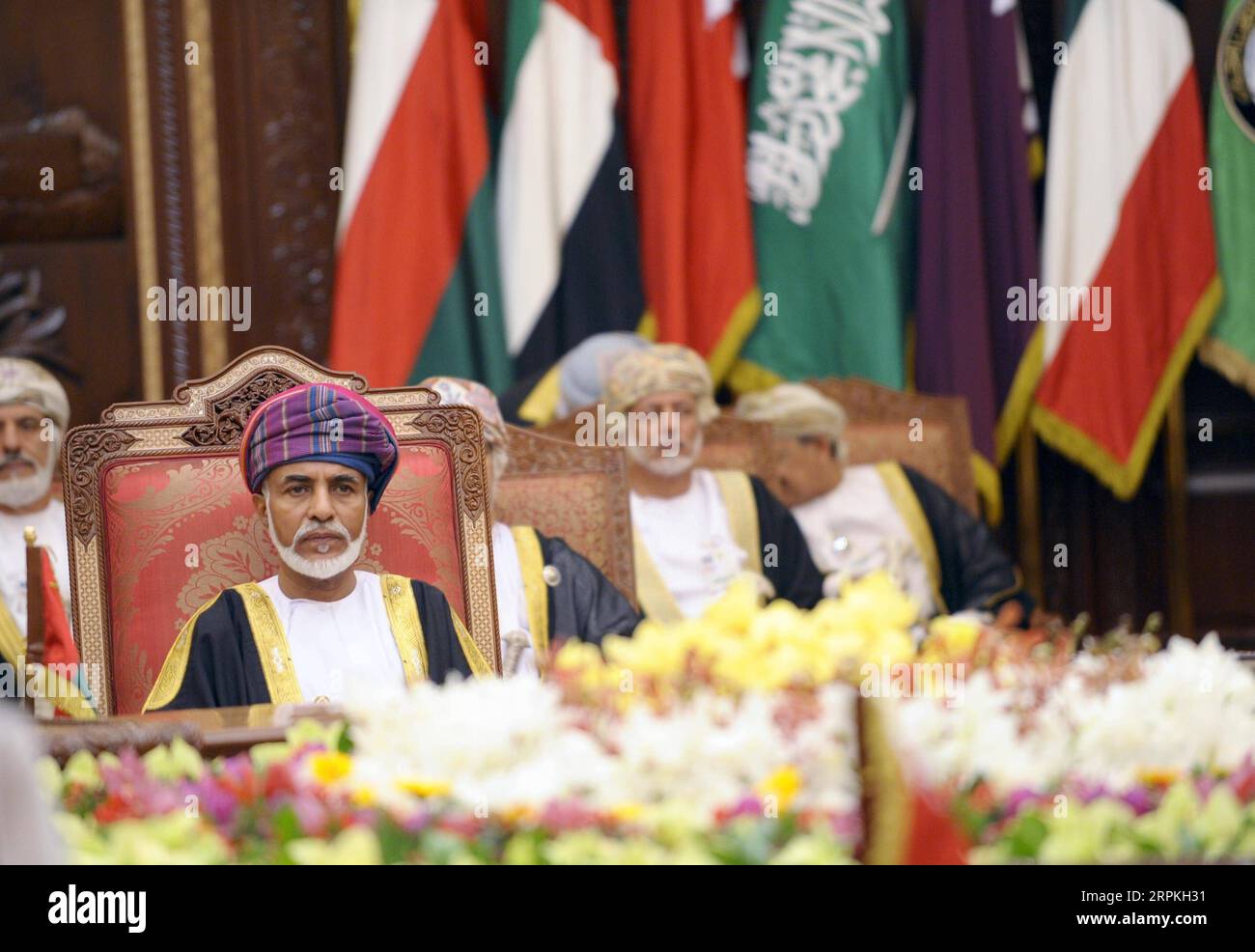 200111 -- MUSCAT, 11 gennaio 2020 Xinhua -- la foto del file scattata il 29 dicembre 2008 mostra il sultano dell'Oman Qaboos bin Said al-Said che partecipa al 29° vertice annuale del Consiglio di cooperazione del Golfo, composto da sei membri, GCC, tenutosi nella capitale dell'Oman, Muscat. Il Sultano di Oman Qaboos bin Said, che governò l'Oman per quasi mezzo secolo, morì all'età di 79 anni la sera del 10 gennaio 2020, l'agenzia di stampa Oman riportò all'inizio di sabato. Xinhua OMAN-MUSCAT-SULTAN-PASSING AWAY PUBLICATIONxNOTxINxCHN Foto Stock