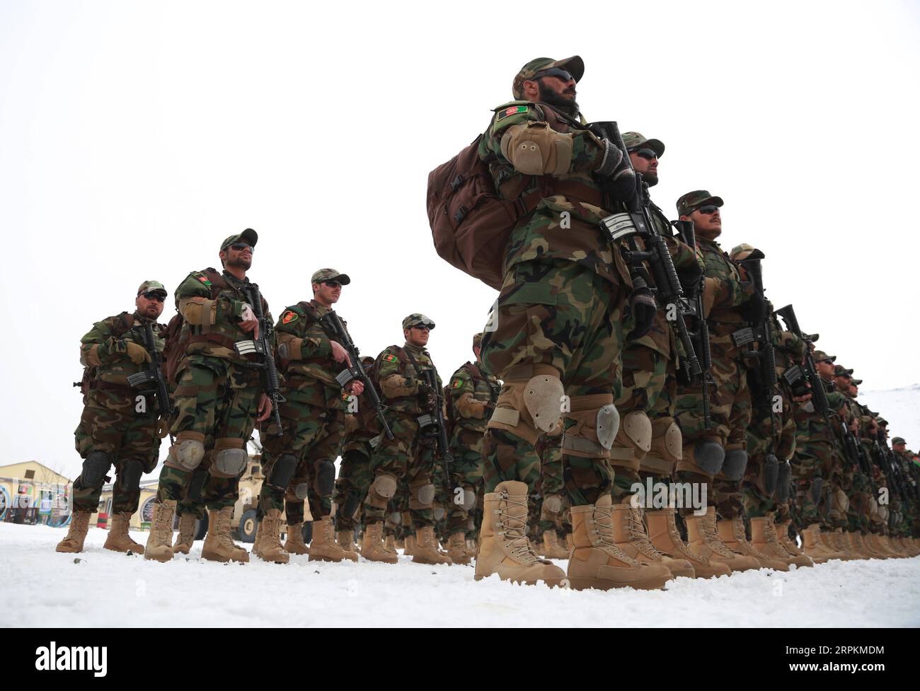 200114 -- KABUL, 14 gennaio 2020 -- i membri della forza commando afghana prendono parte alla cerimonia di laurea presso il corpo operazioni speciali dell'esercito nazionale afgano a Kabul, capitale dell'Afghanistan, 13 gennaio 2020. Un totale di 1.123 nuovi cadetti si sono diplomati in una scuola di commando e si sono Uniti all'esercito nazionale afghano, ha detto martedì il Ministero della difesa afghano. AFGHANISTAN-KABUL-CERIMONIA DI LAUREA-COMMANDO FORZE RAHMATULLAHXALIZADAH PUBLICATIONXNOTXINXCHN Foto Stock