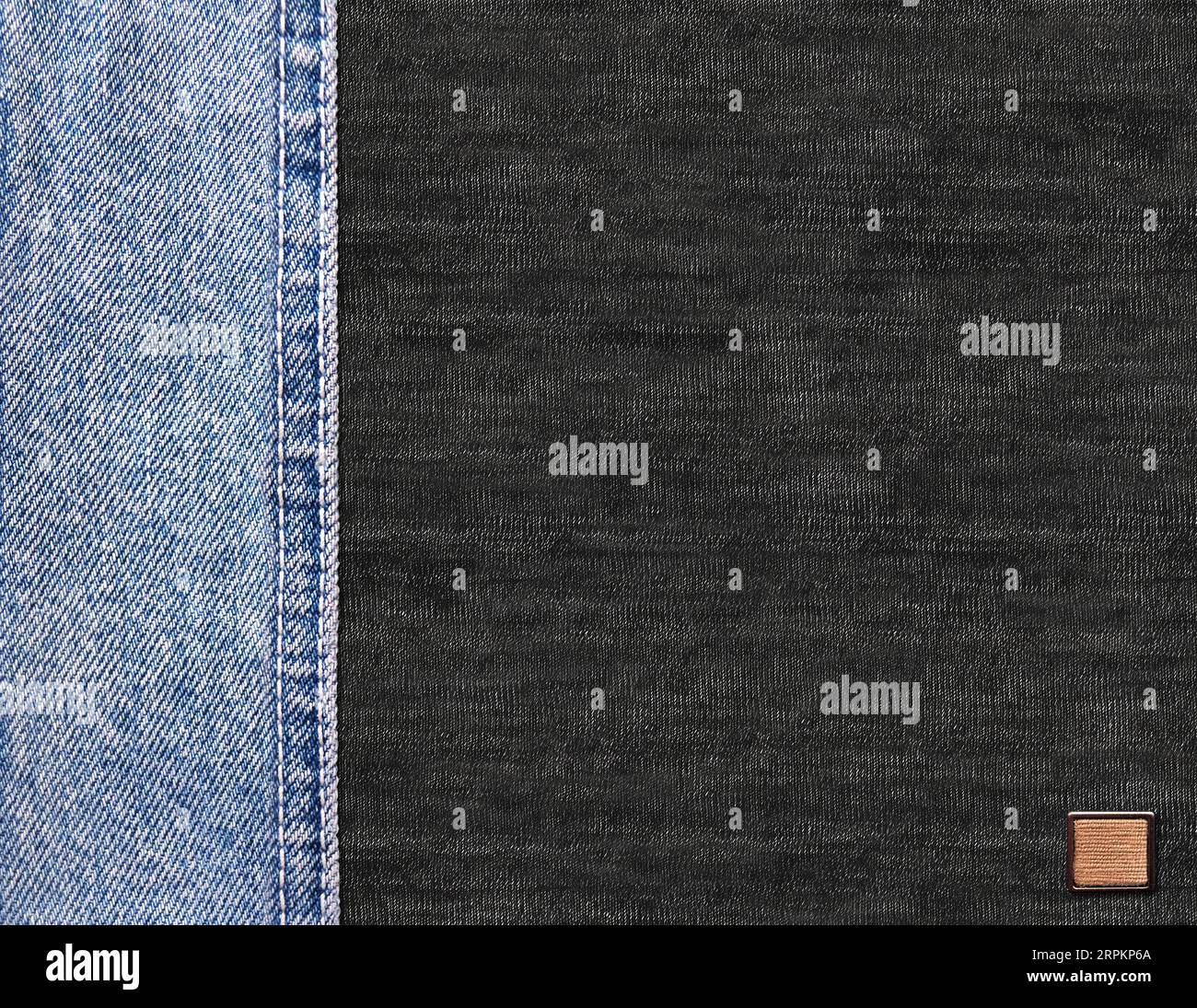 Sfondo orizzontale con bordi in denim blu con cuciture, etichetta in pelle e texture in cotone nero. Sfondo decorativo di colore blu chiaro e grigio Foto Stock