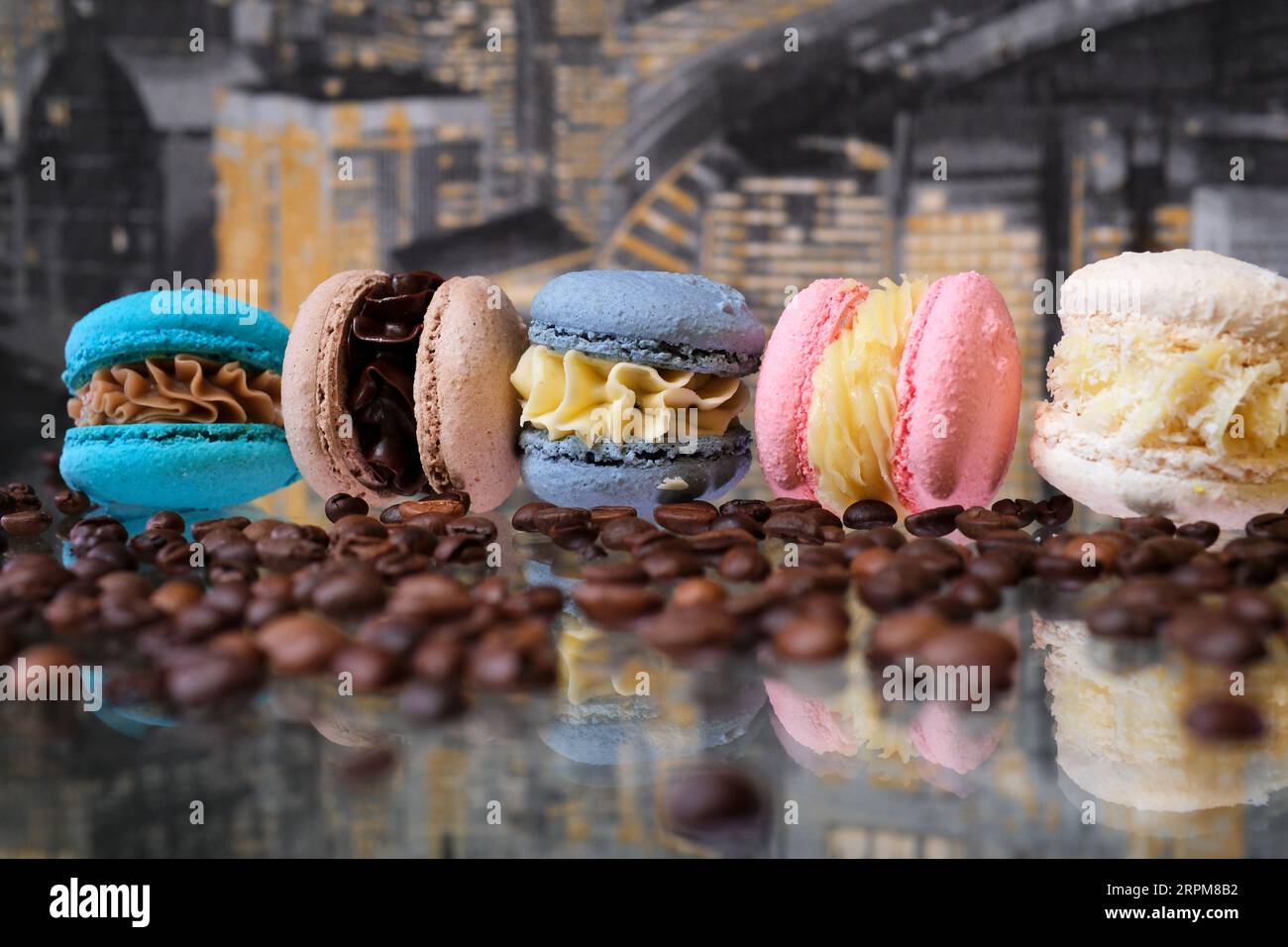 Macaron e caffè. Colazione. Messa a fuoco selettiva. Foto di alta qualità Foto Stock
