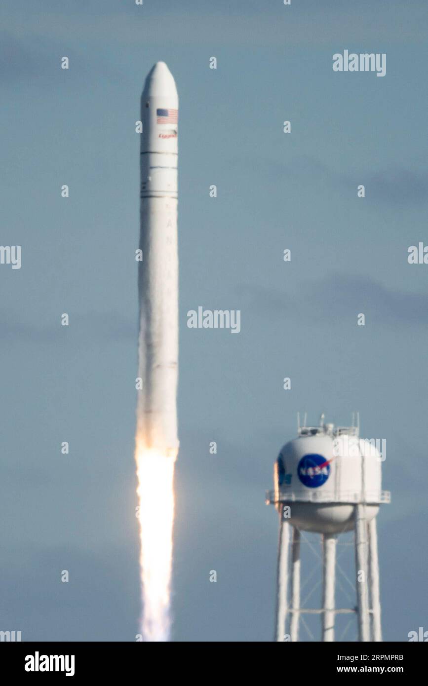 200216 -- WALLOPS ISLAND , 16 febbraio 2020 -- il razzo Antares che trasporta la navicella spaziale Cygnus decolla dalla Wallops Flight Facility della NASA a Wallops Island, Virginia, Stati Uniti, il 15 febbraio 2020. Un razzo statunitense è stato lanciato sabato dalla Wallops Flight Facility della NASA sulla costa orientale della Virginia, trasportando carichi con la missione di rifornimento dell'agenzia spaziale per la stazione spaziale Internazionale ISS. Foto di /Xinhua U.S.-WALLOPS ISLAND-ROCKET-LAUNCH TingxShen PUBLICATIONxNOTxINxCHN Foto Stock