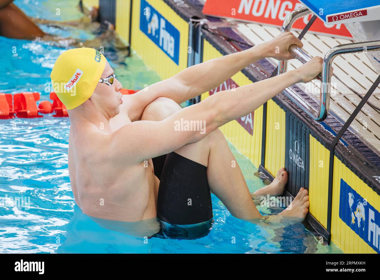 MELBOURNE, AUSTRALIA, 13 DICEMBRE: Bradley Woodward (AUS) gareggia nelle manche maschili con corsa all'indietro di 100 m nel primo giorno del FINA World Short Course 2022 Foto Stock