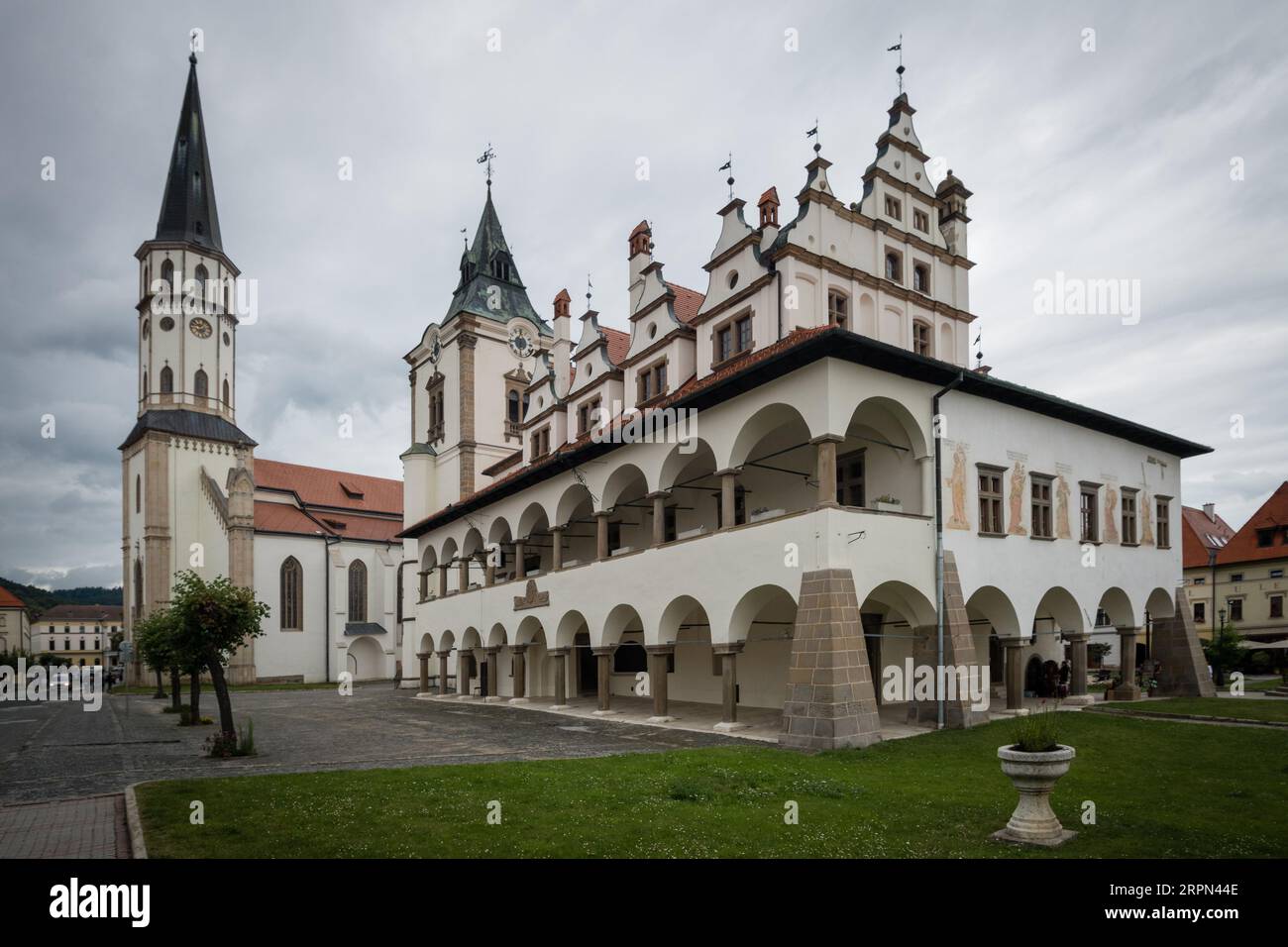 Il vecchio municipio di Levoca e la Basilica di San Giacomo, la piazza principale di Levoca, sito patrimonio dell'umanità dell'UNESCO, Slovacchia Foto Stock