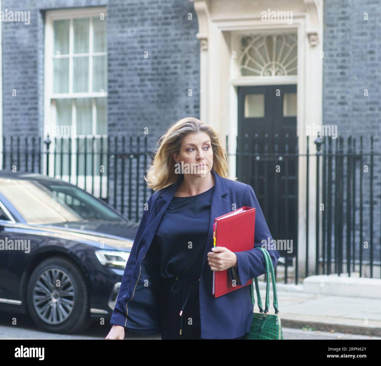 Westminster, Londra. 5 settembre 2023. I minatori lasciano Downing Street dopo la prima riunione del Gabinetto dalla pausa estiva. NELLA FOTO: RT Hon Penny Mordaunt, Lord Presidente del Consiglio e leader della camera dei comuni Bridget Catterall AlamyLiveNews. Foto Stock