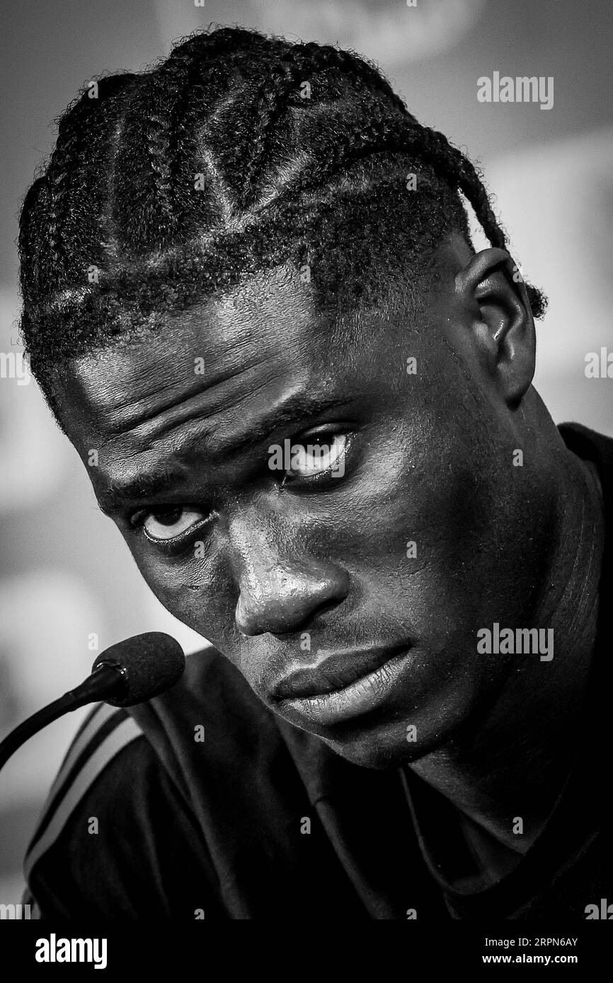 Amadou Onana del Belgio raffigurato durante una conferenza stampa della squadra nazionale di calcio belga Red Devils, martedì 05 settembre 2023, presso la sede della Royal Belgian Football Association RBFA a Tubize. I Diavoli stanno giocando in Azerbaigian e in Estonia alla fine di questo mese. BELGA FOTO BRUNO FAHY Foto Stock