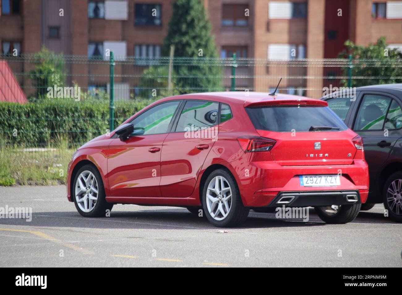 Oviedo, Spagna. 4 settembre 2023. Un Seat Ibiza FR ha parcheggiato presso la concessionaria durante la scomparsa di Seat come marchio, il 4 settembre 2023, a Oviedo, in Spagna. (Foto di Alberto Brevers/Pacific Press) Credit: Pacific Press Media Production Corp./Alamy Live News Foto Stock