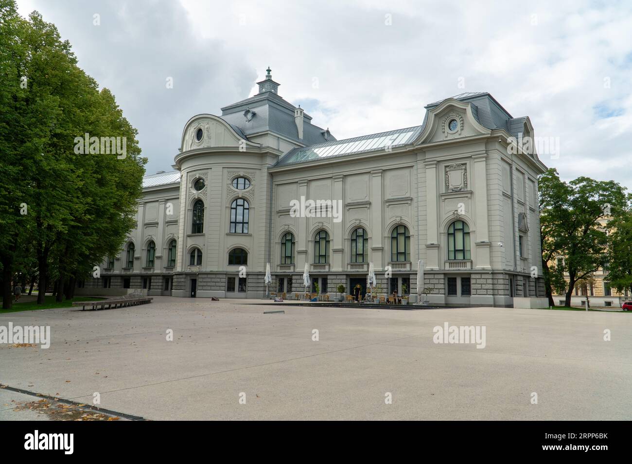 Edificio del Museo Nazionale d'Arte Lettone, la cui architettura dimostra uno stile barocco classico ed è un monumento architettonico che rappresenta il c Foto Stock