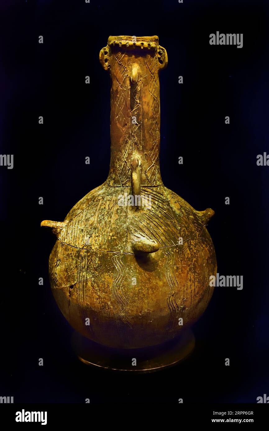 Caraffa con rilievo facciale con articoli Black Slip Ware Middle Cypriot II 1800-1725 Atene, Museo, Greco, Grecia. . Museo d'arte delle Cicladi Foto Stock