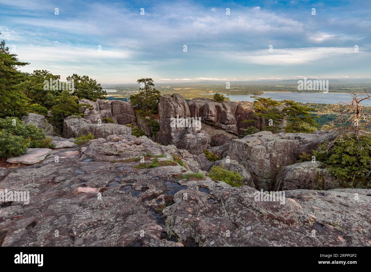 Vista del lago Weiss dal parco Cheyenne Rock Village vicino a Leesburg, Alabama Foto Stock