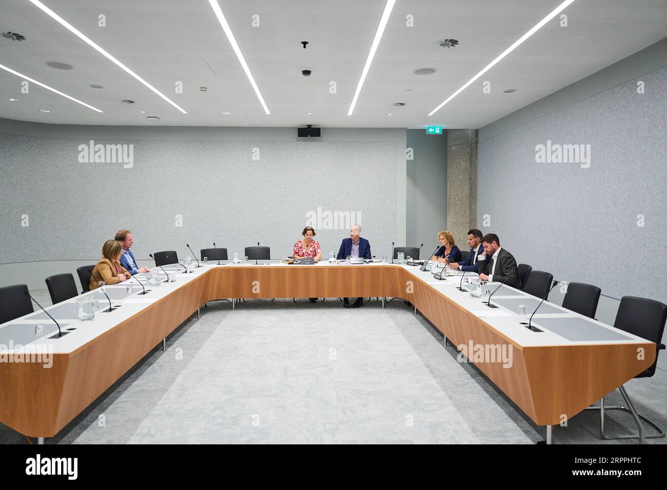 L'AIA - Bart Snels e Annemarie Wennekers durante la discussione pubblica annuale della camera dei rappresentanti con l'ispettore generale IBTD (ispezione di tasse, supplementi e dogane) sulla relazione annuale 2022. ANP PHIL NIJHUIS paesi bassi fuori - belgio fuori Foto Stock