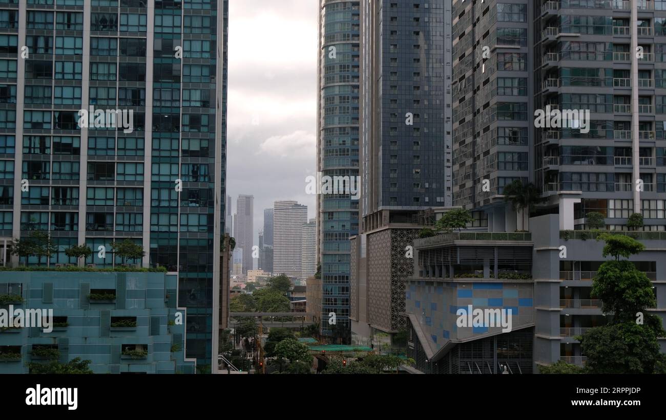 La diversa arte delle architetture, Metro Manila Filippine. Messeplatz città di Basilea Svizzera Foto Stock