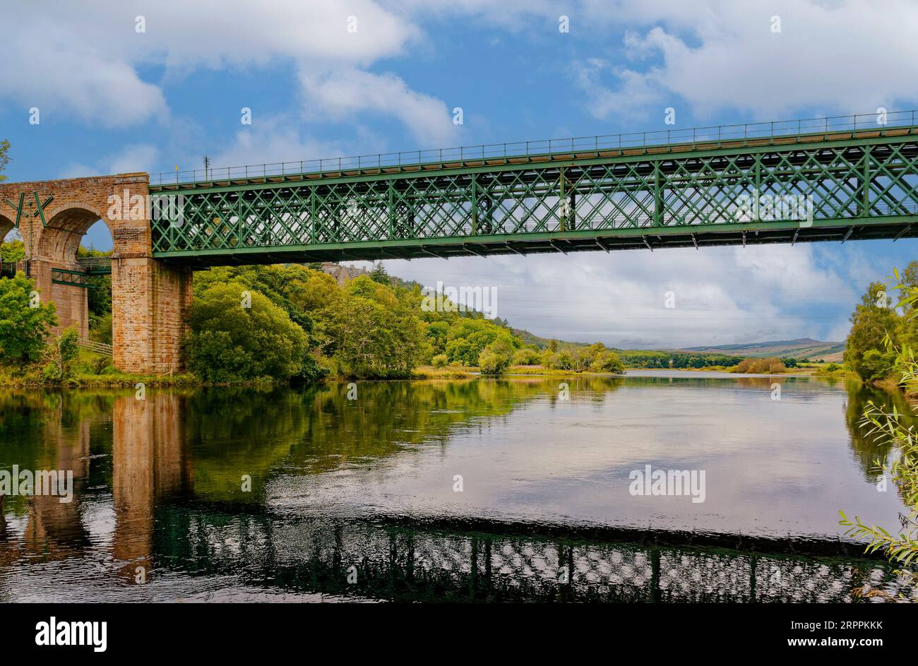 Kyle di Sutherland in Scozia, il viadotto di Oykel o Invershin in tarda estate Foto Stock