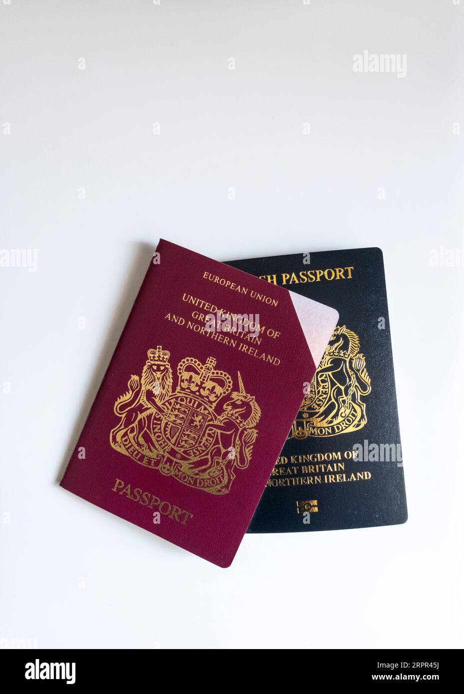 Passaporto del Regno Unito vecchio e nuovo. Foto Stock