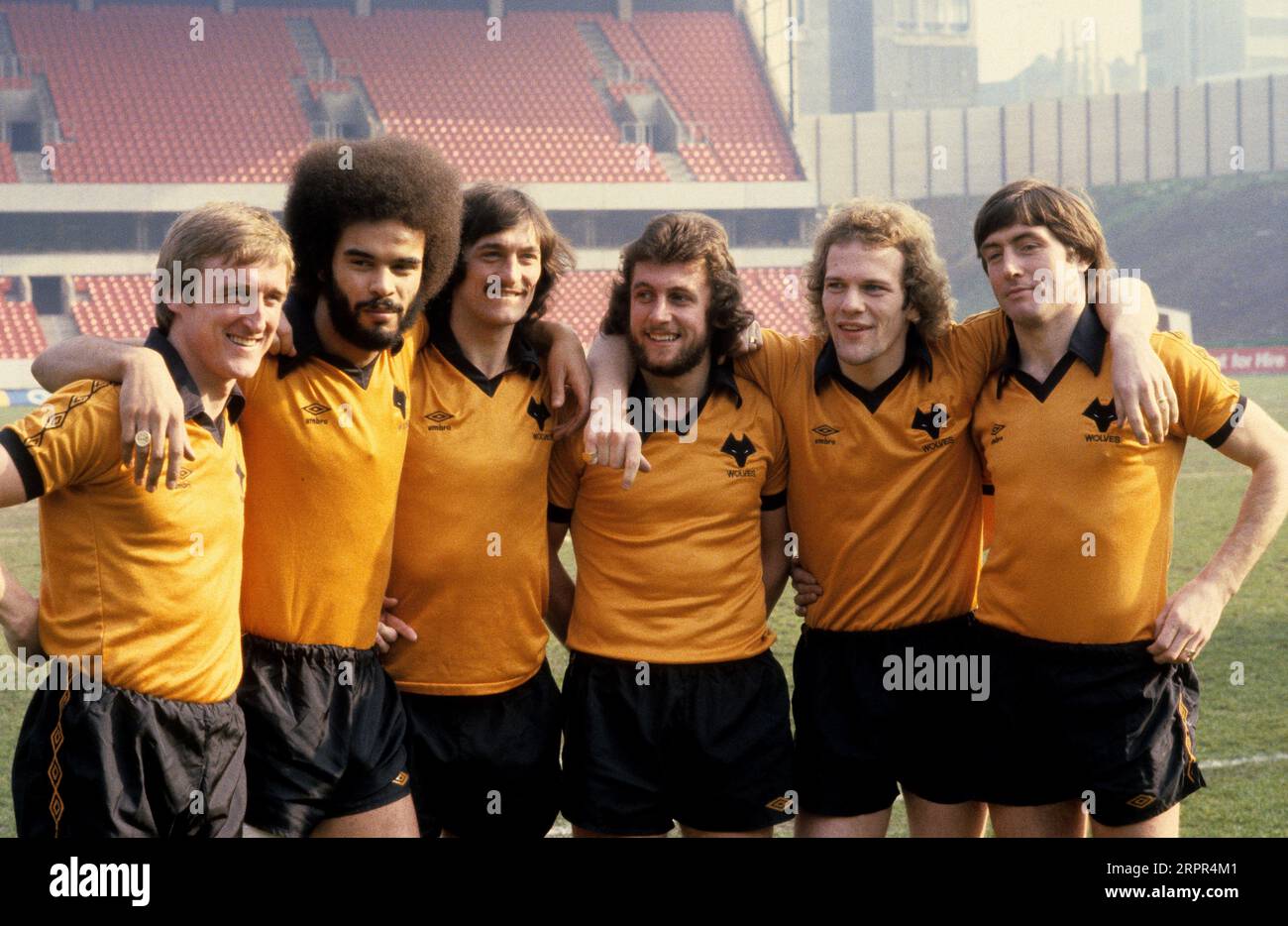 Wolves League Cup final Players LtoR Derek Parkin, George Berry, Kenny Hibbitt, Peter Daniel, Andy Grey, John Richards. Wolverhampton Wanderers calciatori squadra di calcio 1980 Foto Stock