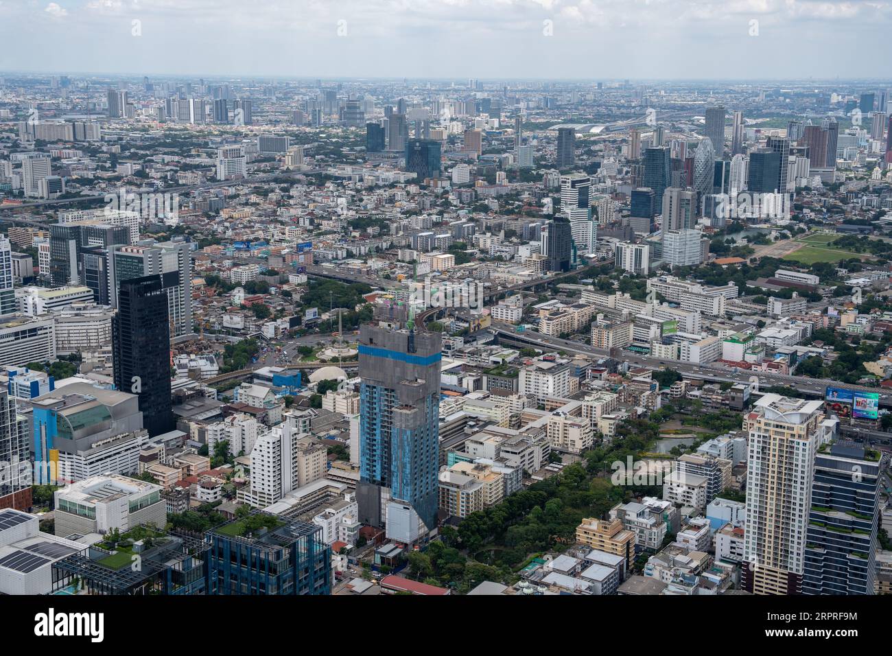 Ammira il paesaggio urbano e gli edifici di Bangkok in Thailandia e Asia Foto Stock