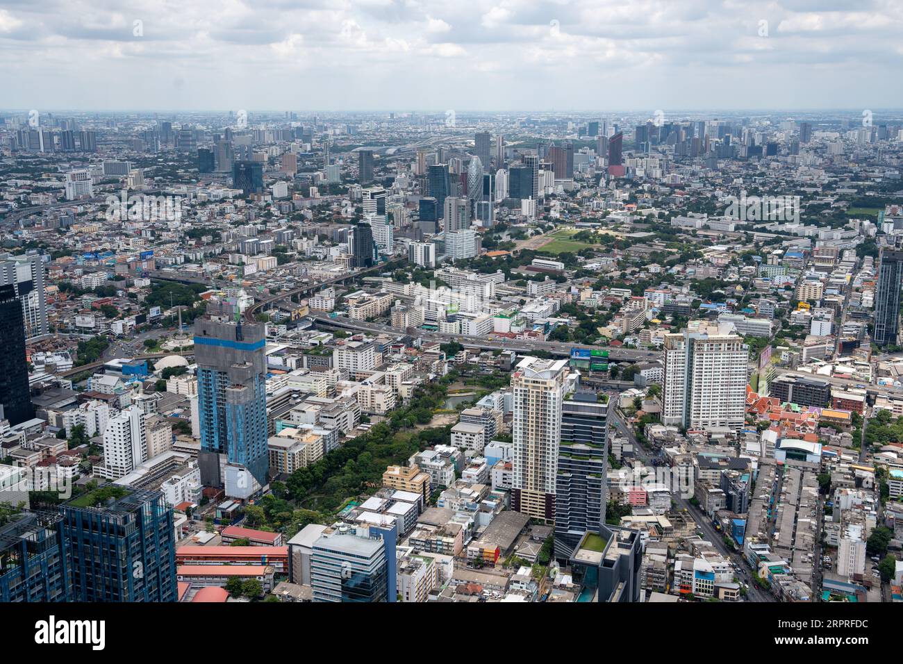 Ammira il paesaggio urbano e gli edifici di Bangkok in Thailandia e Asia Foto Stock
