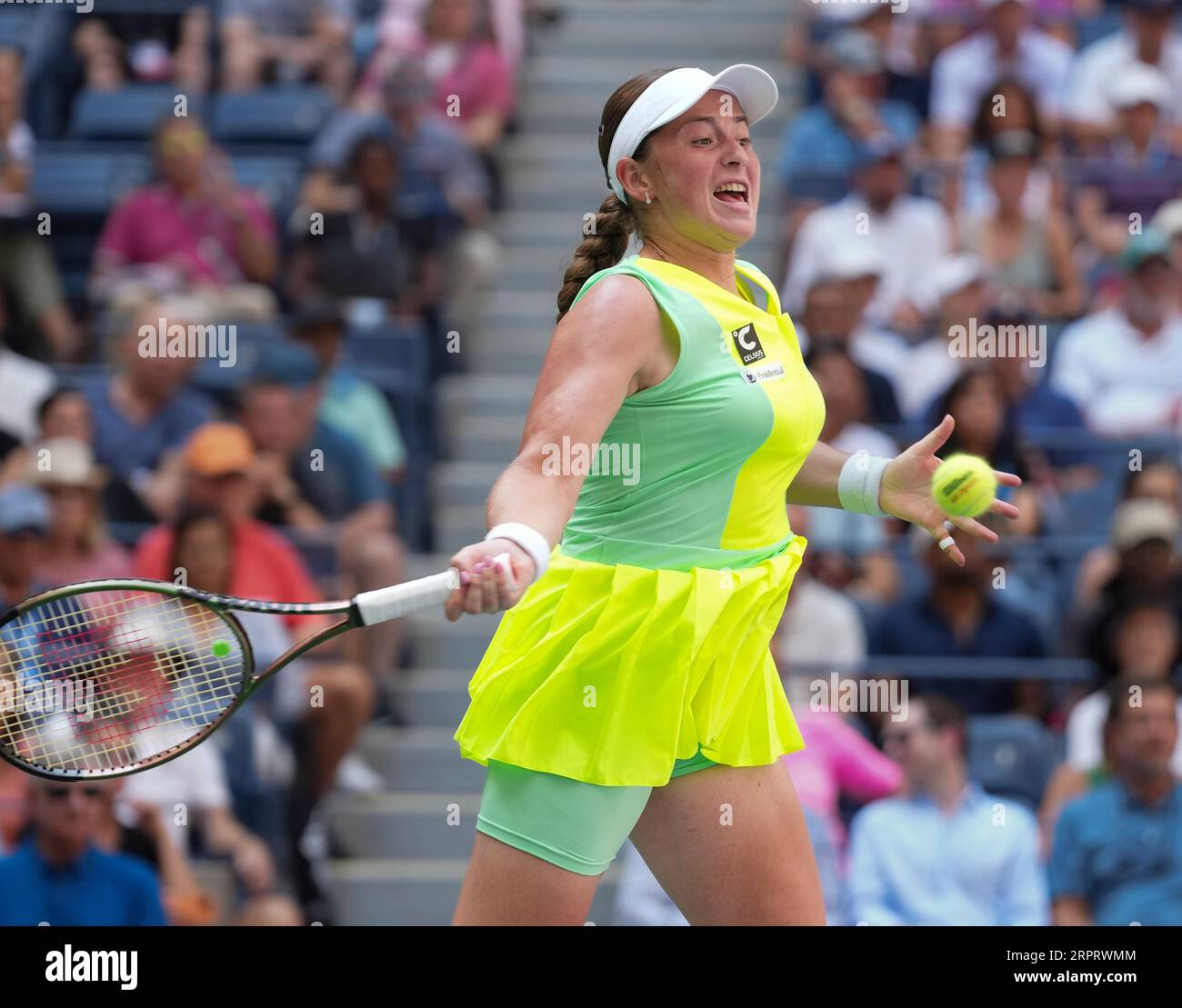 5 settembre 2023: Jelena Ostapenko (LAT) perde contro CoCo Gauff (USA), 6-0 6-2 agli US Open, giocando al Billie Jean King National Tennis Center di Flushing, Queens, NY, {USA} © Grace Schultz/Cal Sport Media Foto Stock