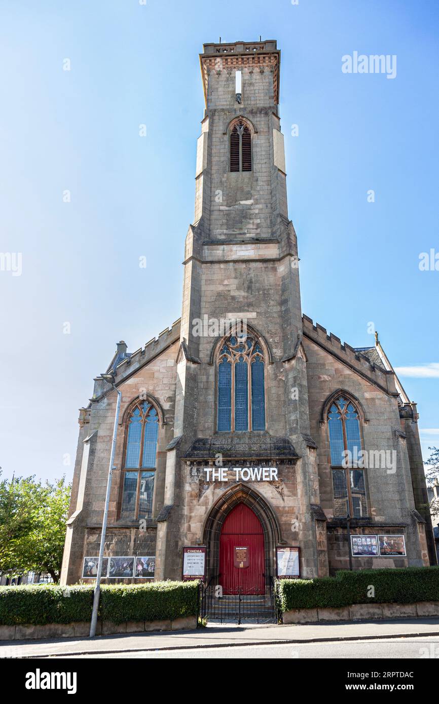 Il Tower Digital Arts Centre, un'ex chiesa di Helensburgh, Argyll and Bute, in Scozia, che è ora utilizzata come cinema e centro artistico. Foto Stock
