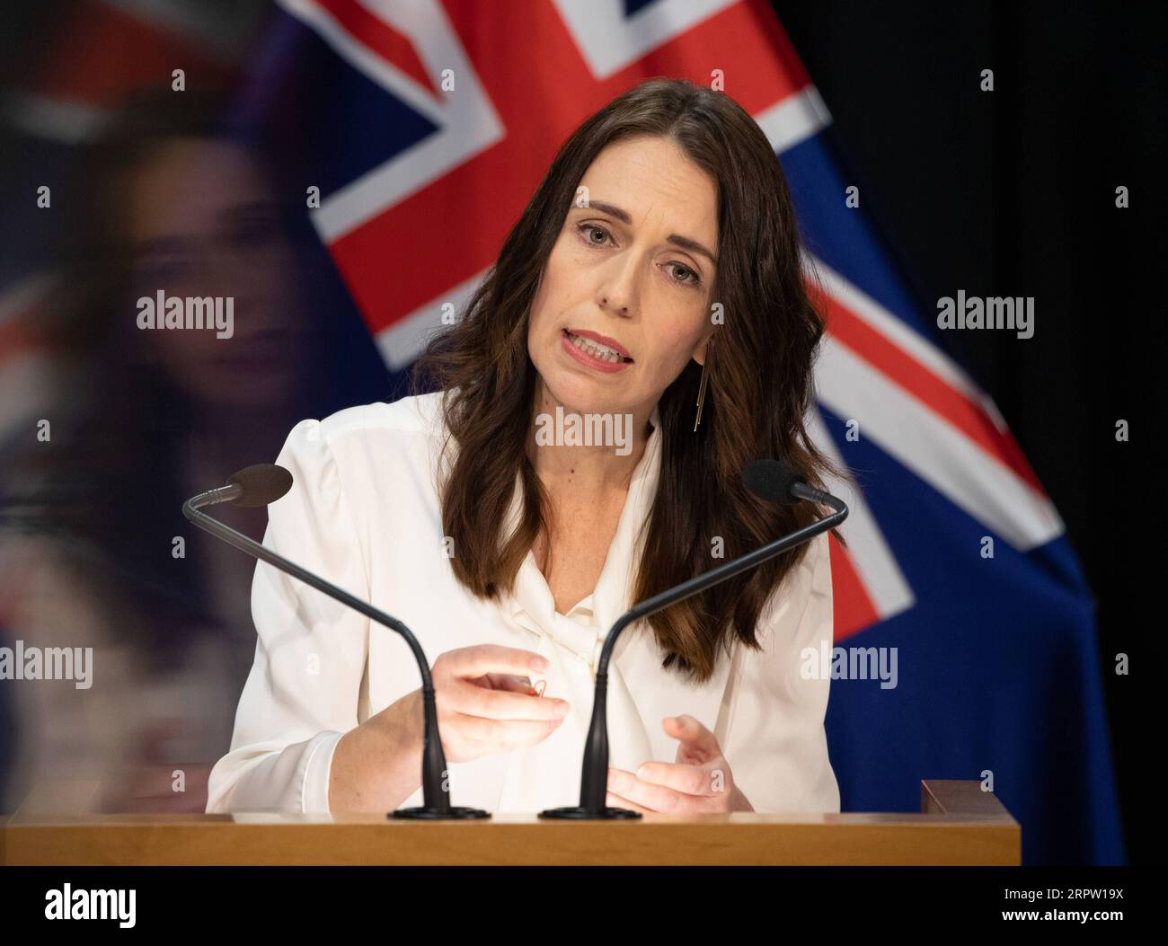 200420 -- WELLINGTON, 20 aprile 2020 Xinhua -- il primo ministro neozelandese Jacinda Ardern parla a una conferenza stampa sul COVID-19 a Wellington, nuova Zelanda, 20 aprile 2020. La nuova Zelanda passerà dal livello di allerta COVID-19 4 al livello di allerta 3 alle 23:59 del 27 aprile, ha dichiarato lunedì il primo ministro Jacinda Ardern. Il paese rimarrà nel livello di allerta 3 per due settimane prima di un'ulteriore revisione e decisione del livello di allerta l'11 maggio, ha detto Ardern in una conferenza stampa. Mark Mitchell/NZME/Pool via Xinhua NEW ZEALAND-WELLINGTON-COVID-19-ALERT PUBLICATIONxNOTxINxCHN Foto Stock