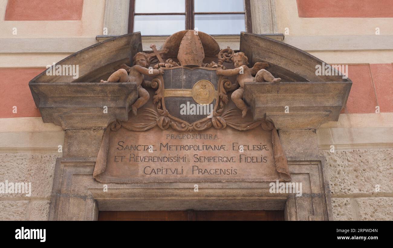L'ingresso della cattedrale di san vito, praga, repubblica ceca, con le incisioni dettagliate Foto Stock