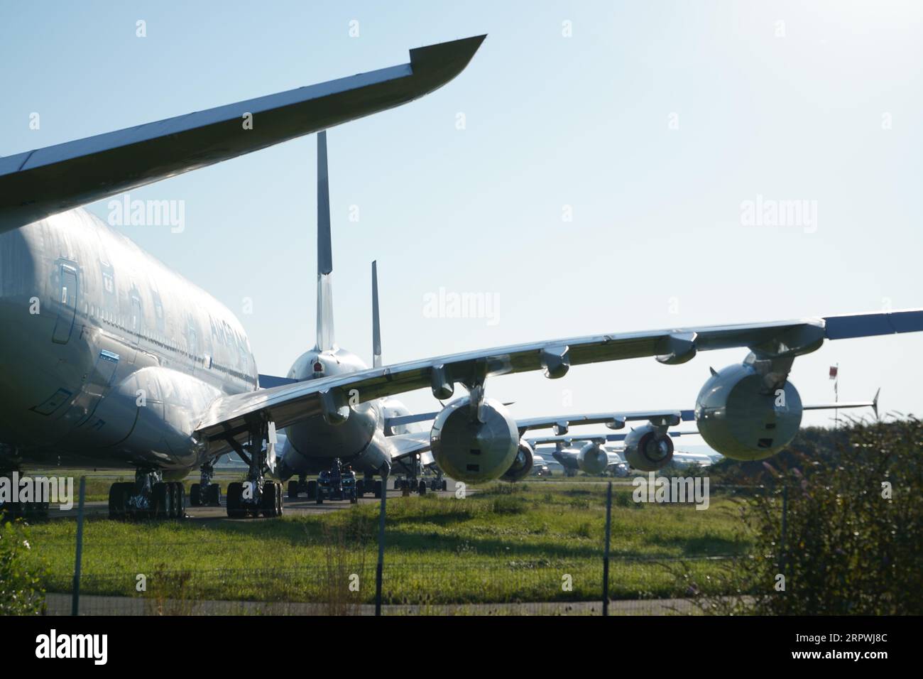 Cimitero degli aerei, aerei eccedenti ai requisiti immagazzinati presso l'aeroporto Tarbes Lourdes Pyrenees , luglio 2023 Foto Stock