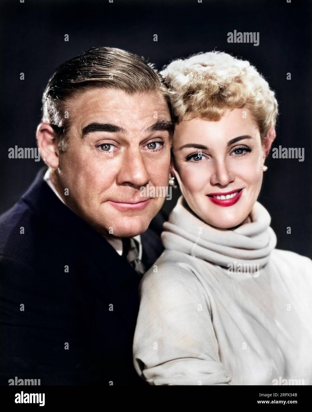 Paul Douglas, Jan Sterling, ritratto pubblicitario per il film, 'The Vanquished', Paramount Pictures, 1953 Foto Stock