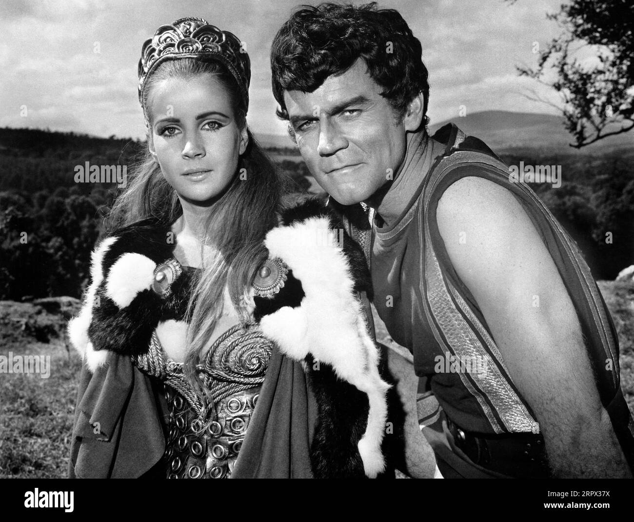 Carita, Don Murray, sul set del film "The Viking Queen", Warner Pathe, 20th Century-Fox, 1967 Foto Stock