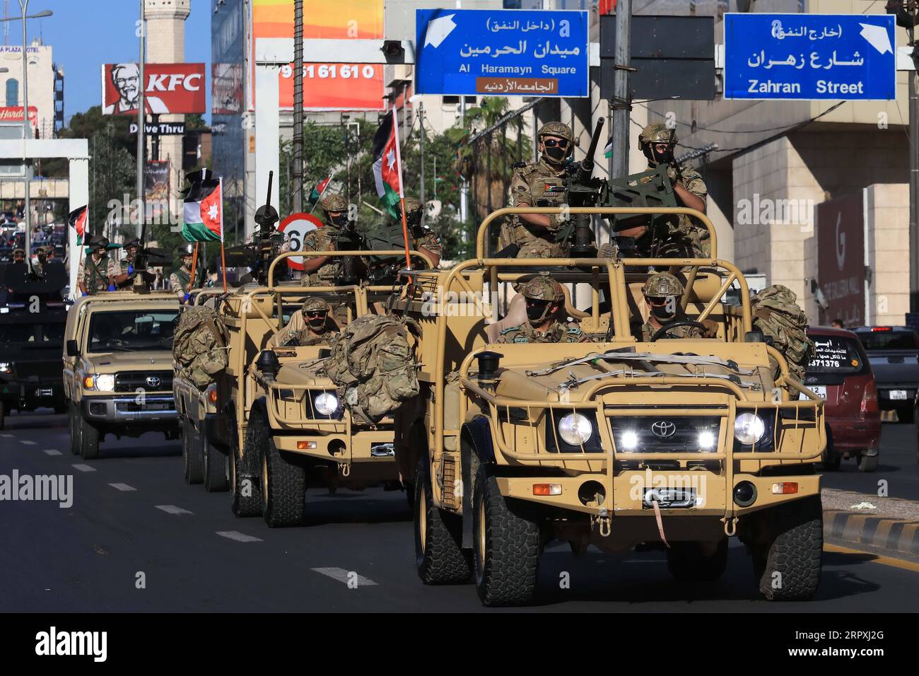 Jordanien feiert Unabhängigkeitstag 200525 -- AMMAN, 25 maggio 2020 -- i soldati partecipano a una parata militare durante una celebrazione del giorno dell'indipendenza della Giordania ad Amman, in Giordania, il 25 maggio 2020. La Giordania ha celebrato il suo 74° anniversario di indipendenza lunedì. Foto di /Xinhua GIORDANIA-AMMAN-FESTA DELL'INDIPENDENZA MohammadxAbuxGhosh PUBLICATIONxNOTxINxCHN Foto Stock