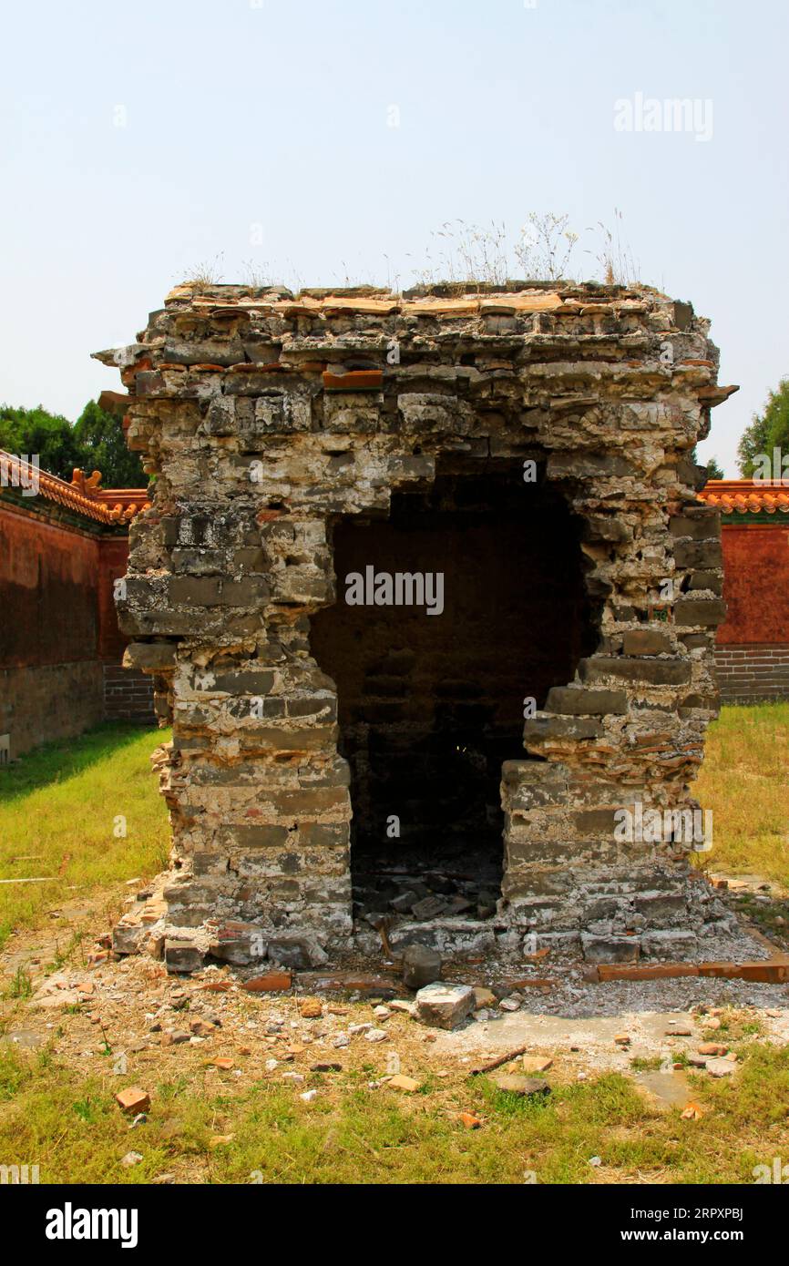 ZUNHUA 18 MAGGIO: Broken landscape Architecture, Eastern Tombs of the Qing Dynasty il 18 maggio 2014, Zunhua County, Hebei Province, Cina. Foto Stock