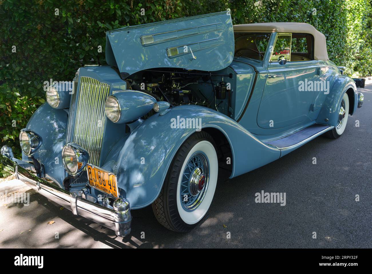 Packard Twelve, auto d'epoca, parcheggiata a Lacey Park con cofano aperto. Foto Stock