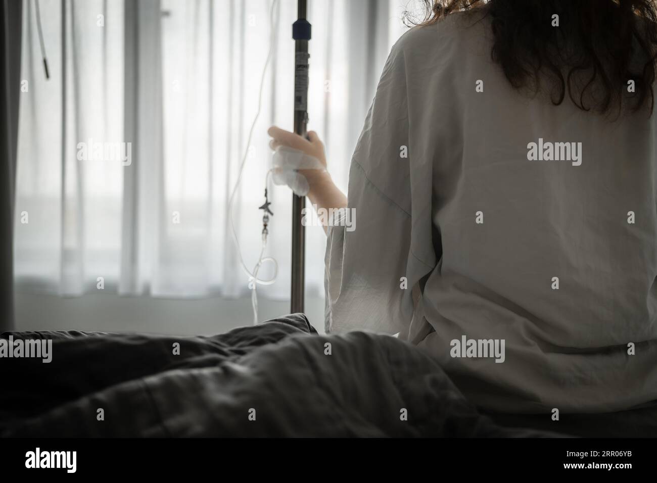 Paziente sottoposto a trattamento terapeutico endovenoso Foto Stock