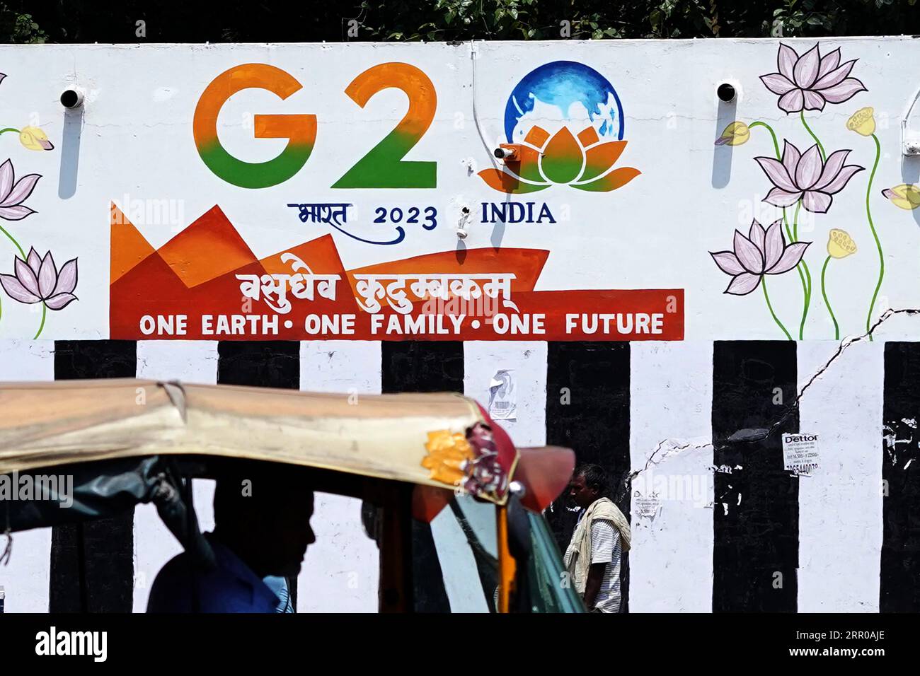 Nuova Delhi, India. 5 settembre 2023. Vertice del G20 India che si aggira lungo una strada davanti al vertice del G20 di due giorni a nuova Delhi, India, il 5 settembre 2023. Foto di ABACAPRESS.COM Credit: Abaca Press/Alamy Live News Foto Stock