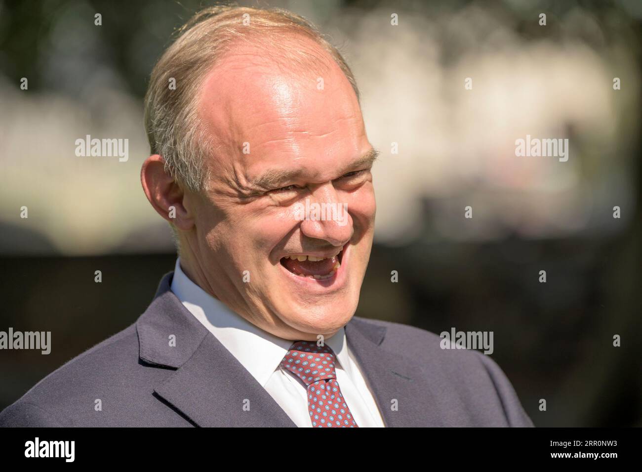 Ed Davey deputato (LibDem - Kingston and Surbiton - leader del partito) a Victoria Tower Gardens, Westminster, settembre 2023 Foto Stock