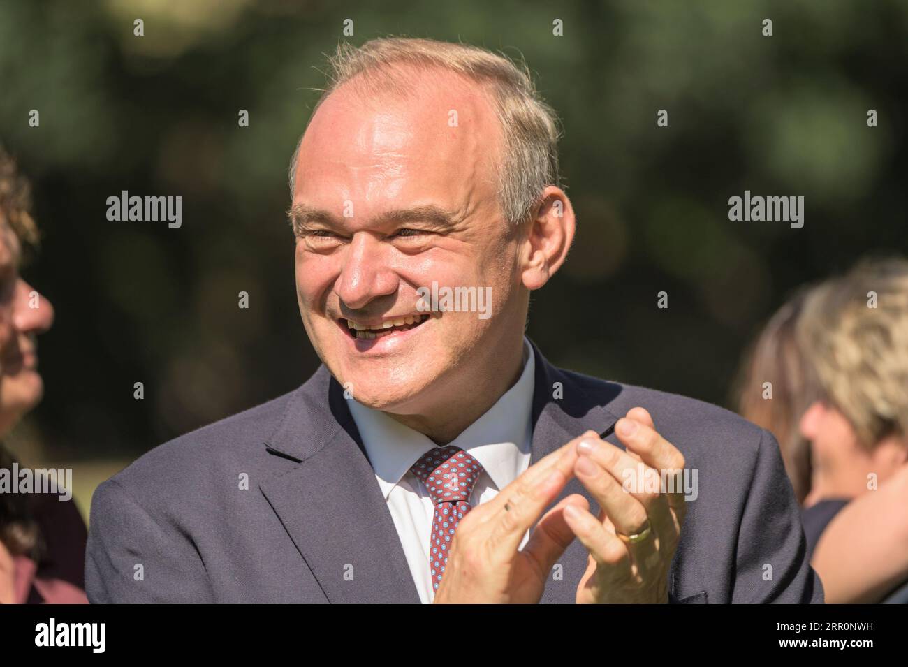 Ed Davey deputato (LibDem - Kingston and Surbiton - leader del partito) a Victoria Tower Gardens, Westminster, settembre 2023 Foto Stock
