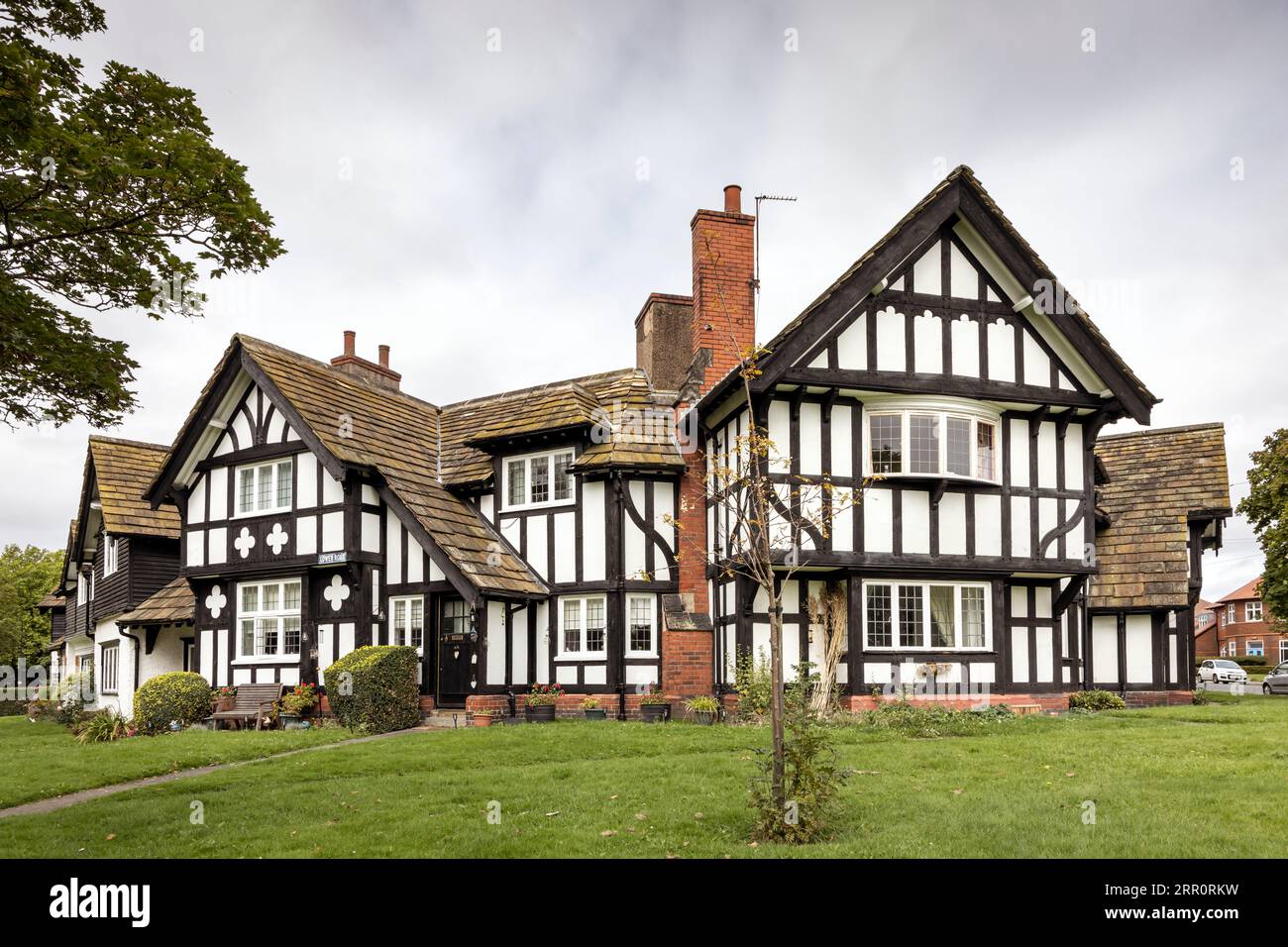 Albergo in stile Tudor nel villaggio di Port Sunlight sul Wirral, Merseyside, Inghilterra Foto Stock