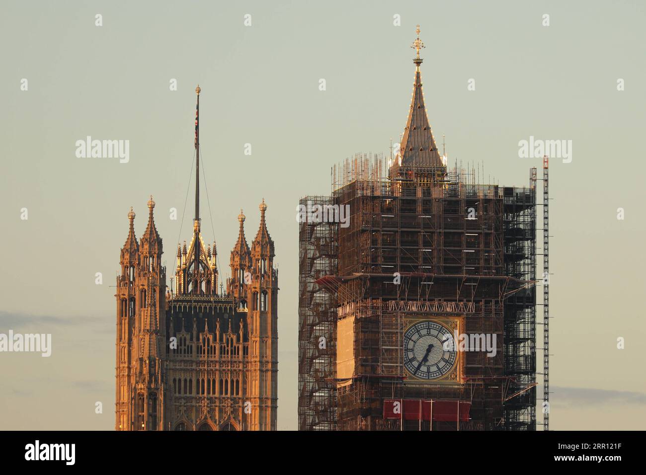 200901 -- LONDRA, 1 settembre 2020 -- la foto scattata il 1 settembre 2020 mostra una visione generale delle camere del Parlamento mentre la camera dei comuni torna dalla pausa estiva, a Londra, in Gran Bretagna. Foto di /Xinhua BRITAIN-LONDON-HOUSE OF COMMONS-RETURN TimxIreland PUBLICATIONxNOTxINxCHN Foto Stock
