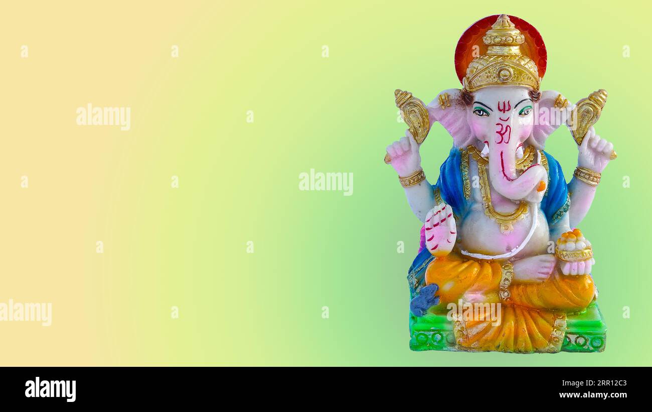Antica scultura del signore ganesha su sfondo limpido. Felice ganesh chaturthi, ganpati bappa festival. Foto Stock