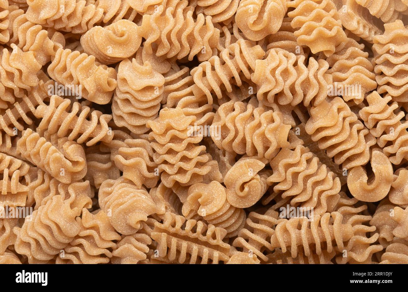 Sfondo di pasta integrale italiana di tipo radiatori Foto Stock