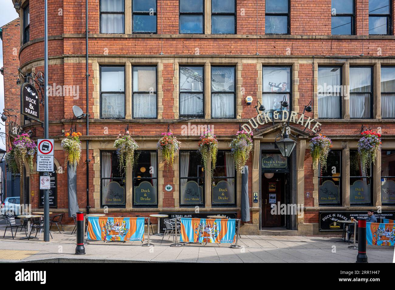 Pub di musica popolare Duck & Drake nella zona di Kirkgate a Leeds. Leeds è la città più grande del West Yorkshire. Foto Stock