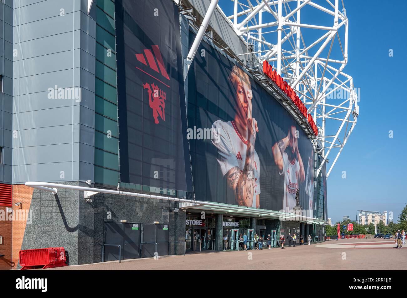 Esterno dell'East Stand presso lo stadio Old Trafford del Manchester United a Manchester, Regno Unito Foto Stock