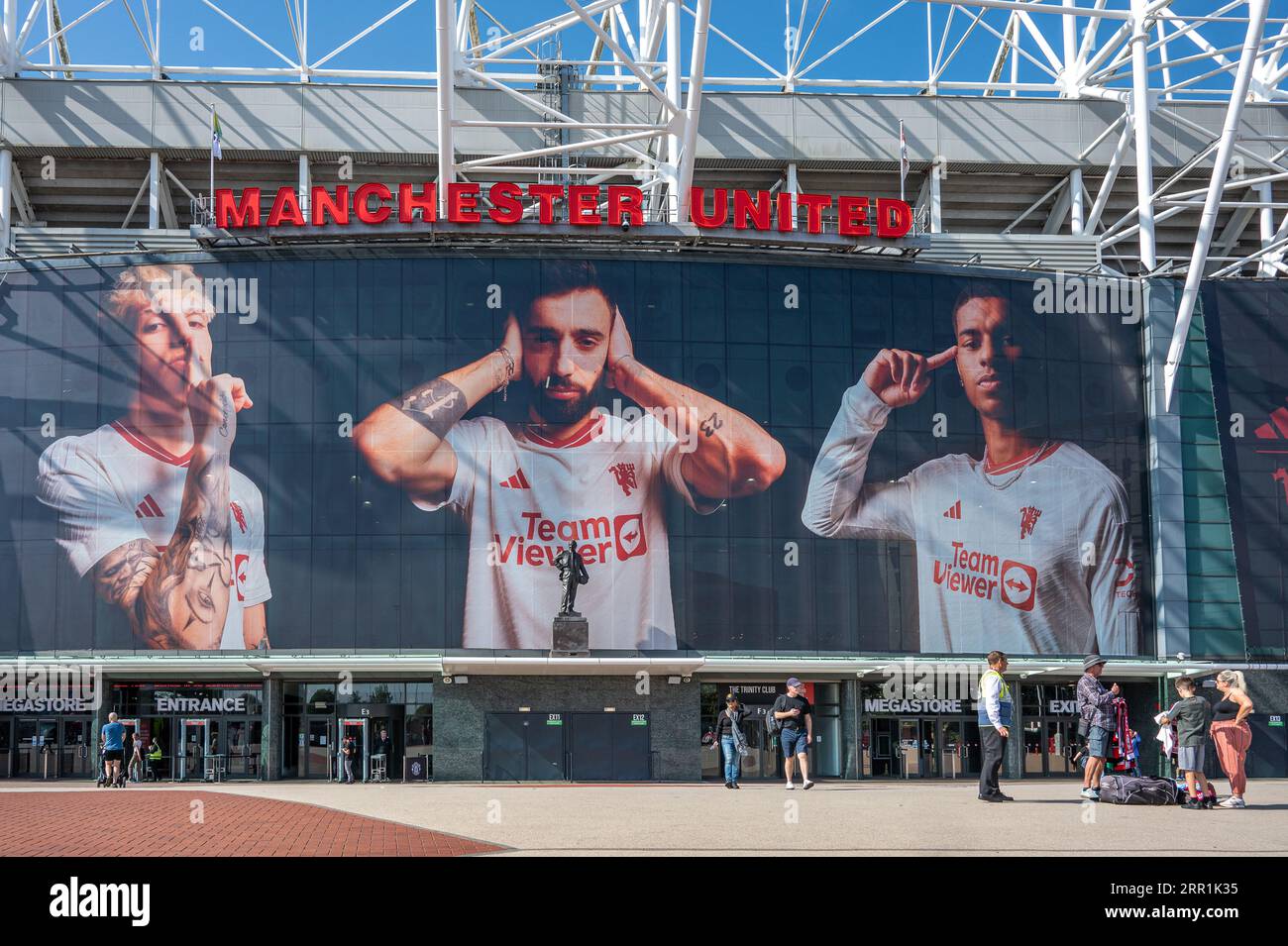 Esterno dell'East Stand presso lo stadio Old Trafford del Manchester United a Manchester, Regno Unito Foto Stock